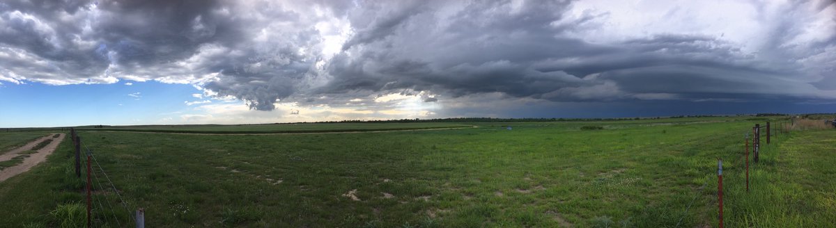ryanrachaelj's tweet photo. South to north west pano 18:32 3 west of Slapout. #bvco #phwx #okwx #okph https://t.co/iGQrtajIXT
