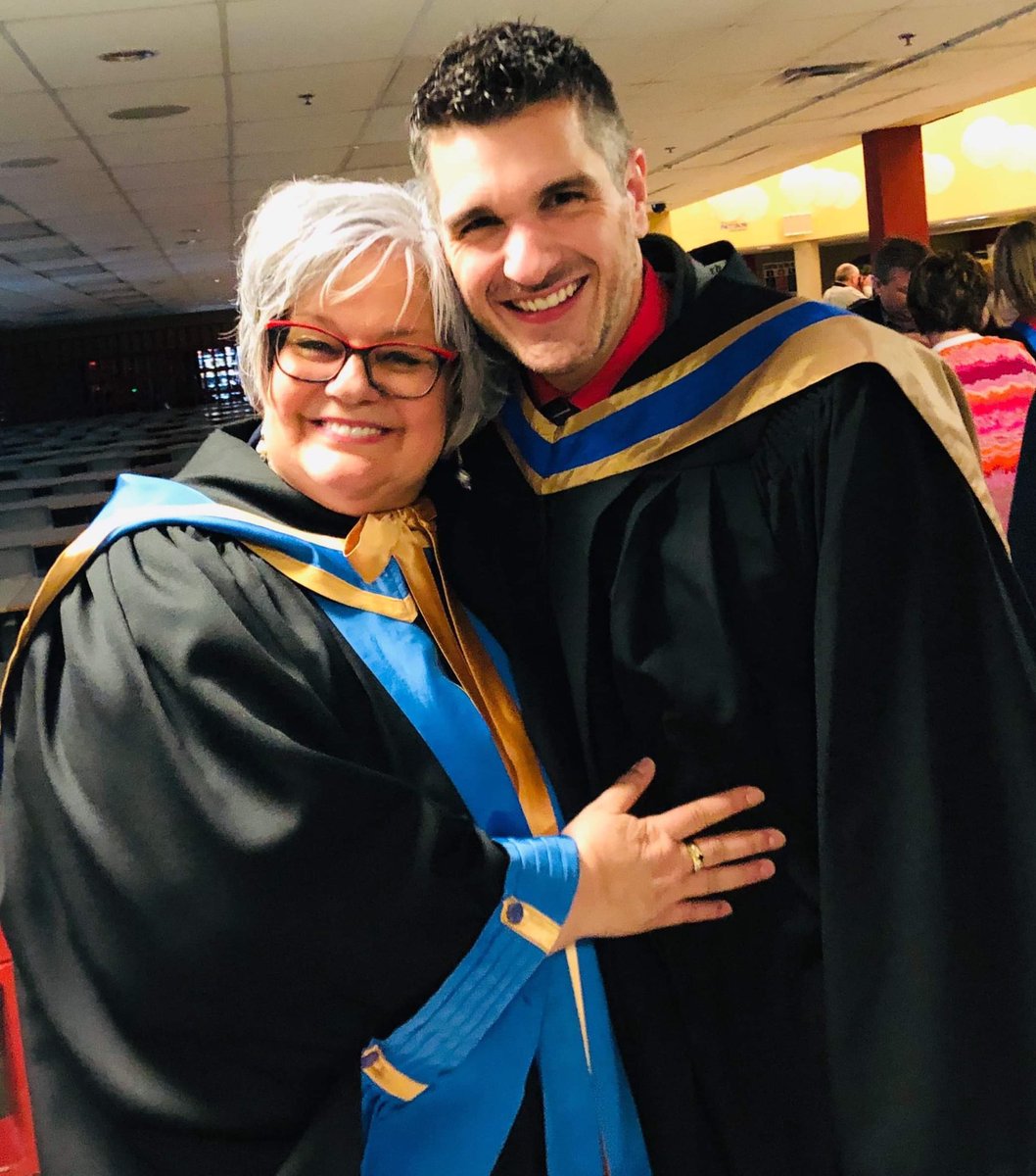 Félicitations à notre Directeur des communications stratégiques et des affaires publiques, Sylvain Lavoie, pour l’obtention de son diplôme de maîtrise en administration publique! #aefnb #personnelenor #competencesdiversifiees #leducationestunerichesse