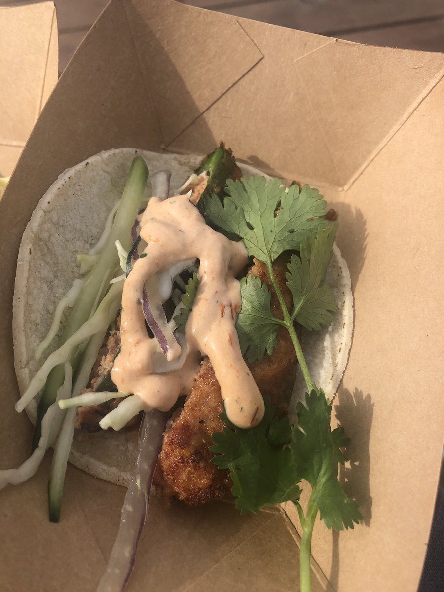 pxlsicle's tweet photo. Back to eating this time we’ve got the japeno popper taco and a calamari taco from #fishpit sushi. The popper taco was good but the calamari taco was excellent. Competitive year at ye olde taco fair. https://t.co/nTLWtL0WD1