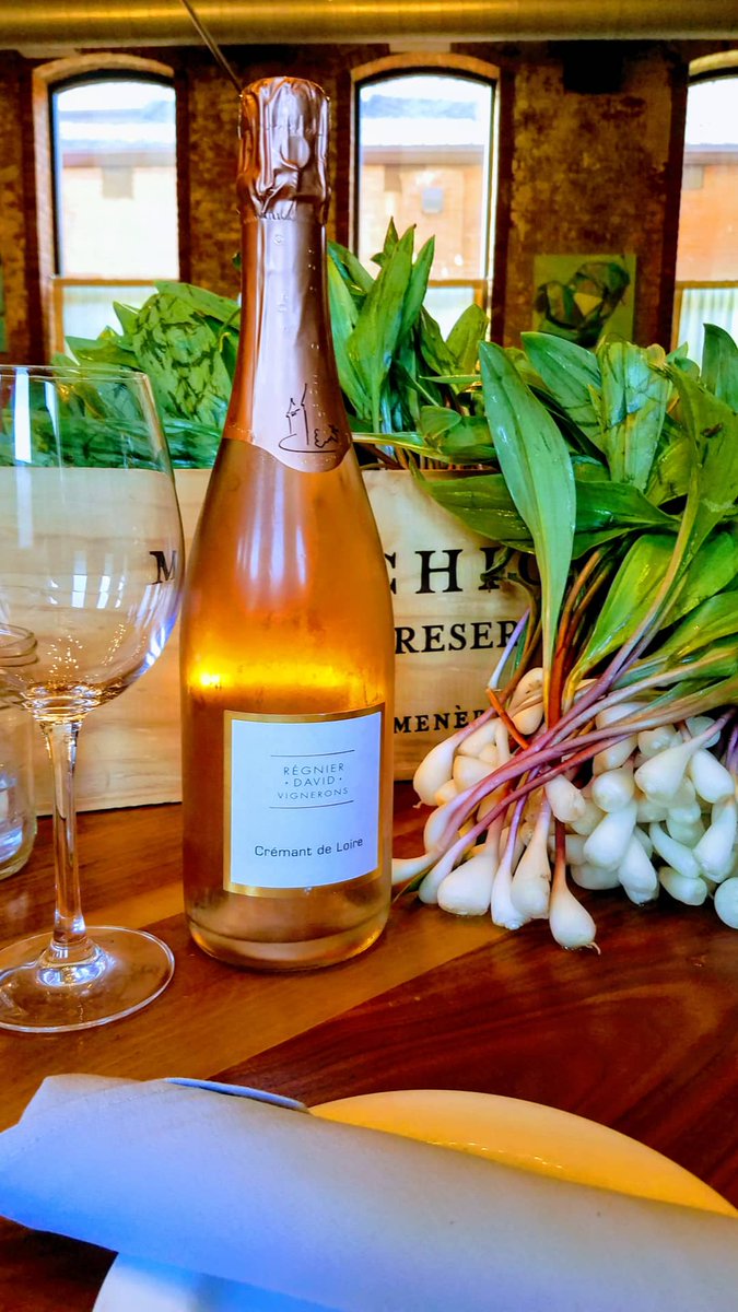 #Rose in plenty tonight! Refiner-David, Cremant de Loire Rose NV Extra Brut Rose 100% Cabernet Franc // Tasting Notes: Fresh strawberry w almond hints #cheers #roseseason #roseallday #wine #vino #dranks #wineoclock #winegram #winelover #wino #weekend #saturday #ctdrinks