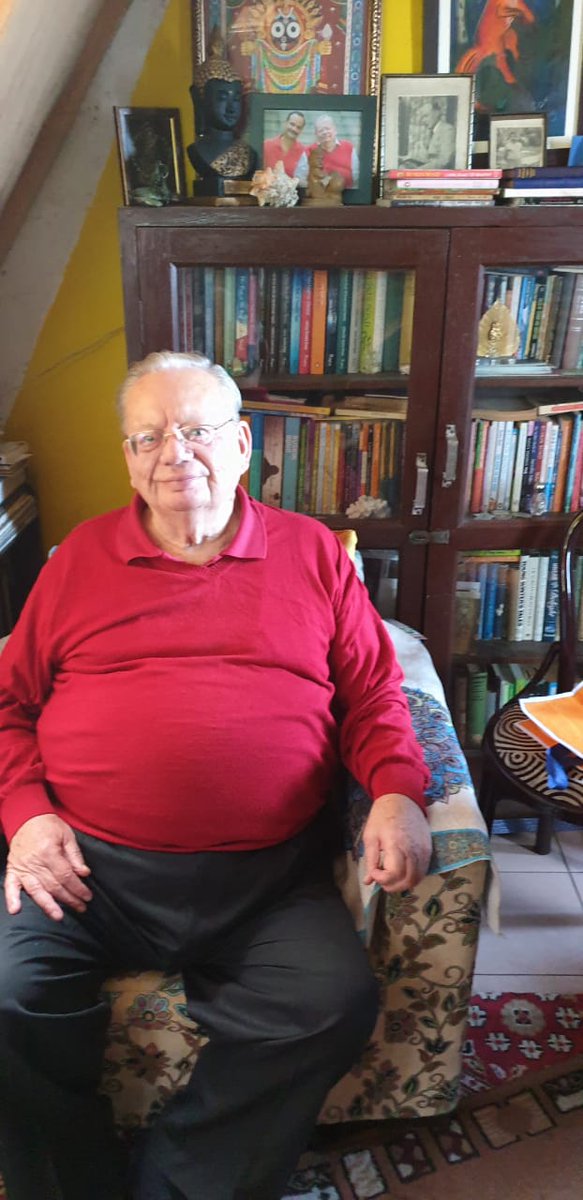 Here's our young Rusty ready for the book launch and his birthday celebration!! 🔥🔥😊😊

#ruskinbond #happybirthdayruskin #HappyBirthdayRuskinBond <a href="/RealRuskinBond/">Ruskin Bond</a>