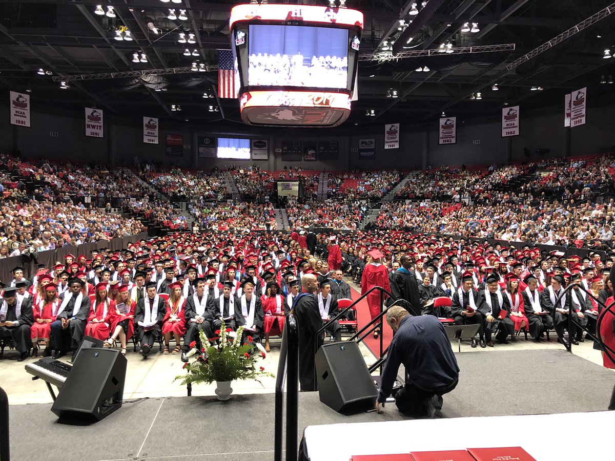 ScottRoweEdD's tweet photo. Another @HuntleyHS graduation in the books, &amp; a great ceremony lead by @MarcusJBelin! Class of 2019: go make your mark on the world, I’m very proud of you all! https://t.co/1Qsi6hBd9d