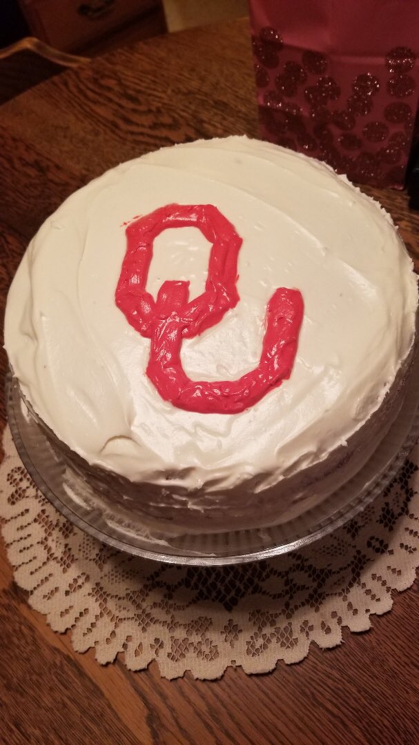 Lanawrites's tweet photo. For my graduation party tonight, my niece made me a homemade red velvet Crimson and Cream Cheese Cake. It was delicious! @UofOklahoma @UofOklahomaLaw @OU_OGEL #2019OUGrad https://t.co/1OcVbe2itZ