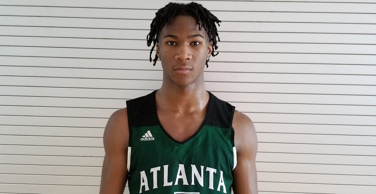 BSnowUSF's tweet photo. Top 50 point guard Deivon Smith impresses in a big win, and talks his busy recruitment and top schools. https://t.co/Zk9JdYRIhA https://t.co/gMnXai6Zou