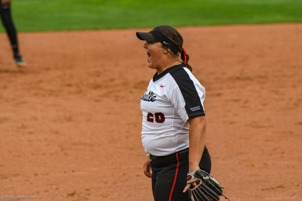 Andie Larkins comes out of the game in the fifth

Our senior is the D1 program record-holder in wins, strikeouts, and innings and she threw a complete-game shutout to lead us to our first-ever D1 @NCAAsoftball Tournament victory!

Thank you, Andie!

#TogetherWeSoar #RBLO