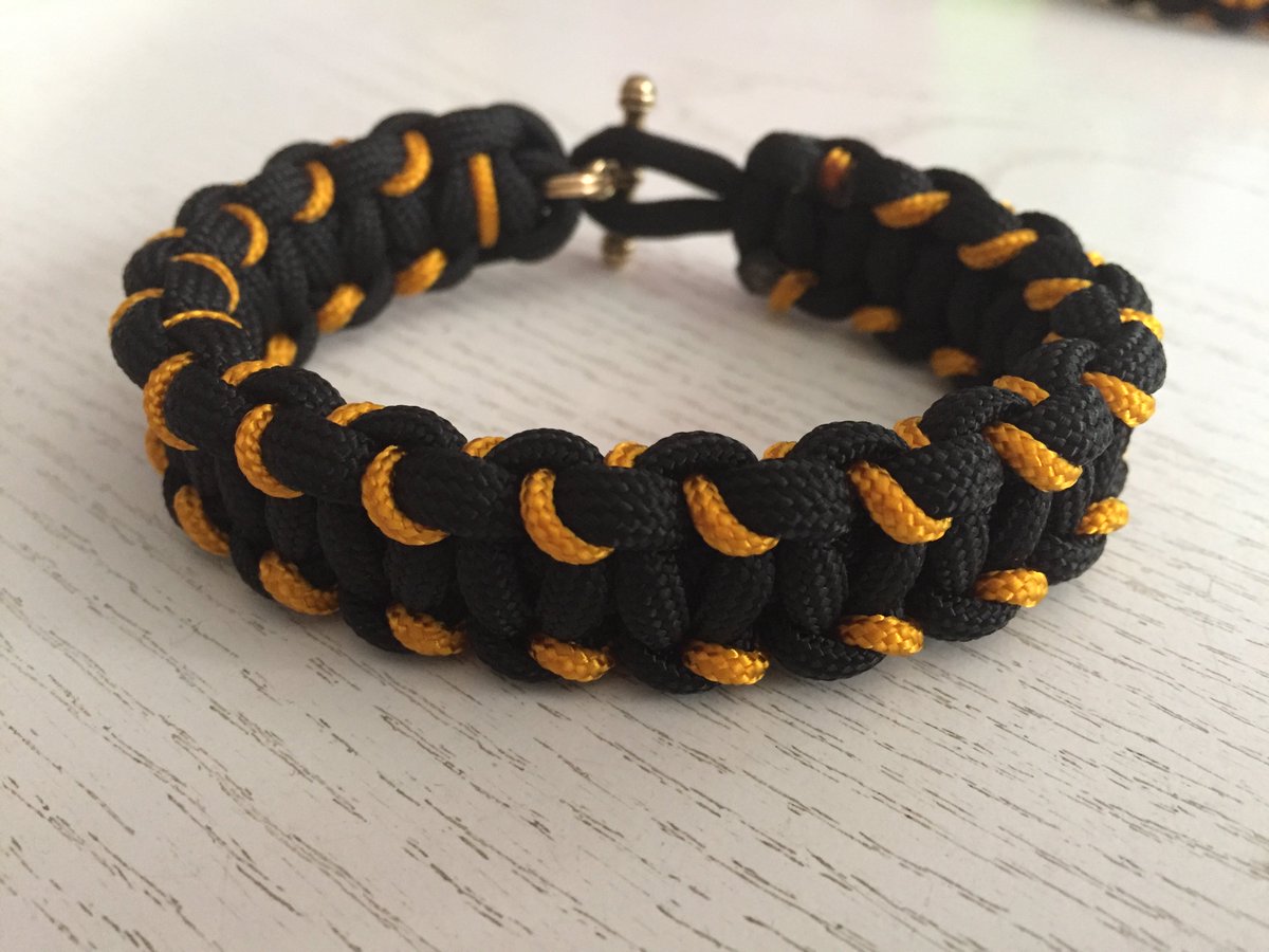 2minutedrillguy's tweet photo. #UC - Black & Gold fan bracelet >https://t.co/SHAagF6Xof Handmade by US #Veteran plz retweet #CUSystem #buffalo https://t.co/OQGl0LLNBV