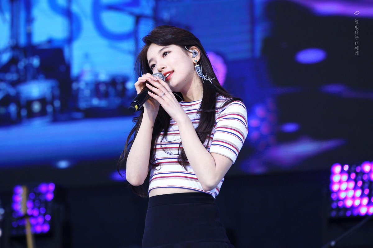 Always_941010's tweet photo. 180519 연세대 아카라카 #수지 #SUZY

작년 오늘의 수지✨ https://t.co/5ljWVyYlSP