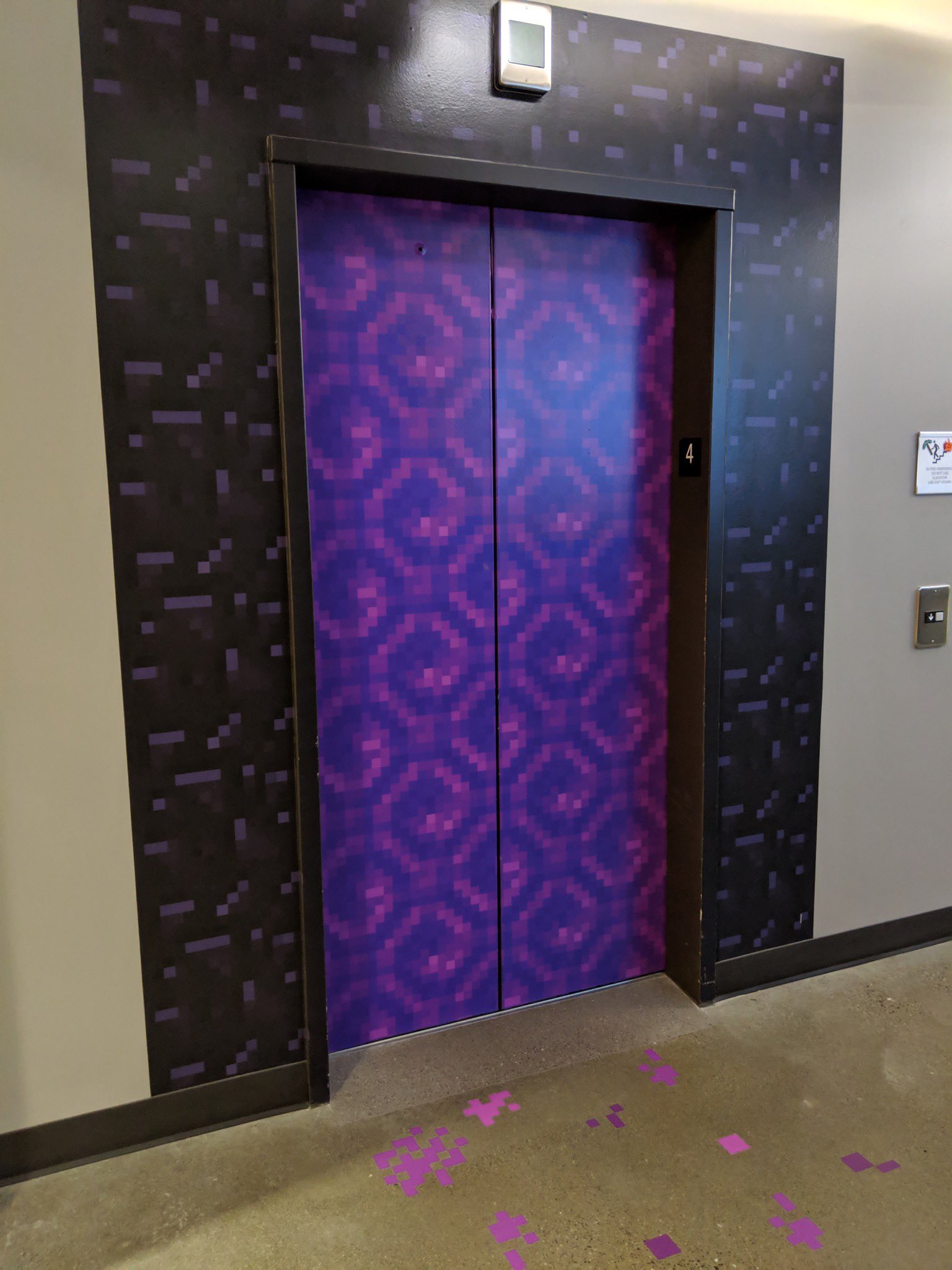 تويتر Ittousai على تويتر 社内が普通にネザーとつながってるやべー会社マイクロソフト マイクラ はストックホルムのほか各国に開発拠点があり 新作minecraft Earthは Microsoft 本社のar部門に近いレドモンドのスタジオが主導します 一階はhaloの343