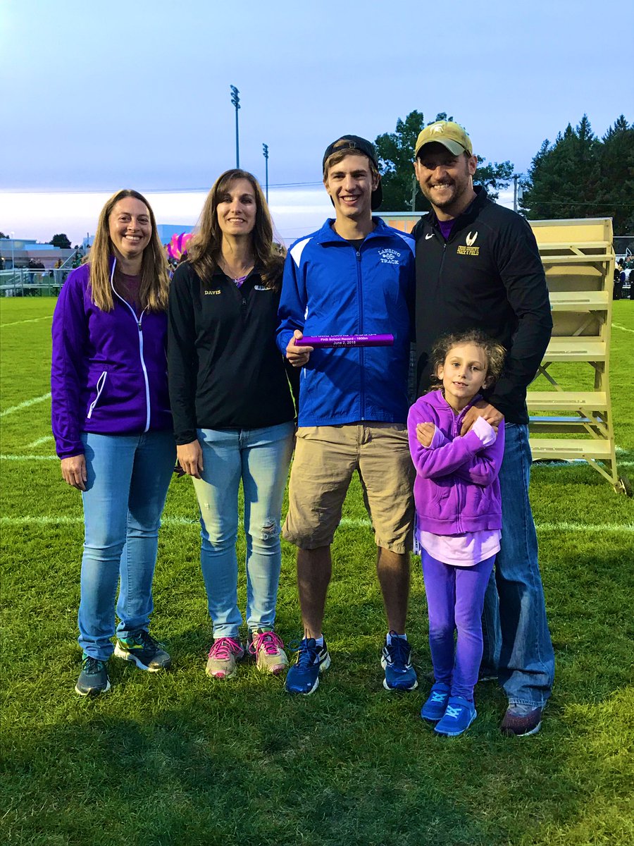CoachRickens's tweet photo. Congrats to #FVLTF #Alumni @DavisRunnerXC on his successful outdoor season at LCC. He helped power the 3200mR to a 7th pl (1:54 split!) finish then came back the next day to finish 22nd in the 1500m! #OneProudCoach #HeRunsFast #UnityPrideTradition @FowlervilleXC @Glads_Athletics https://t.co/yE4JE89aW7