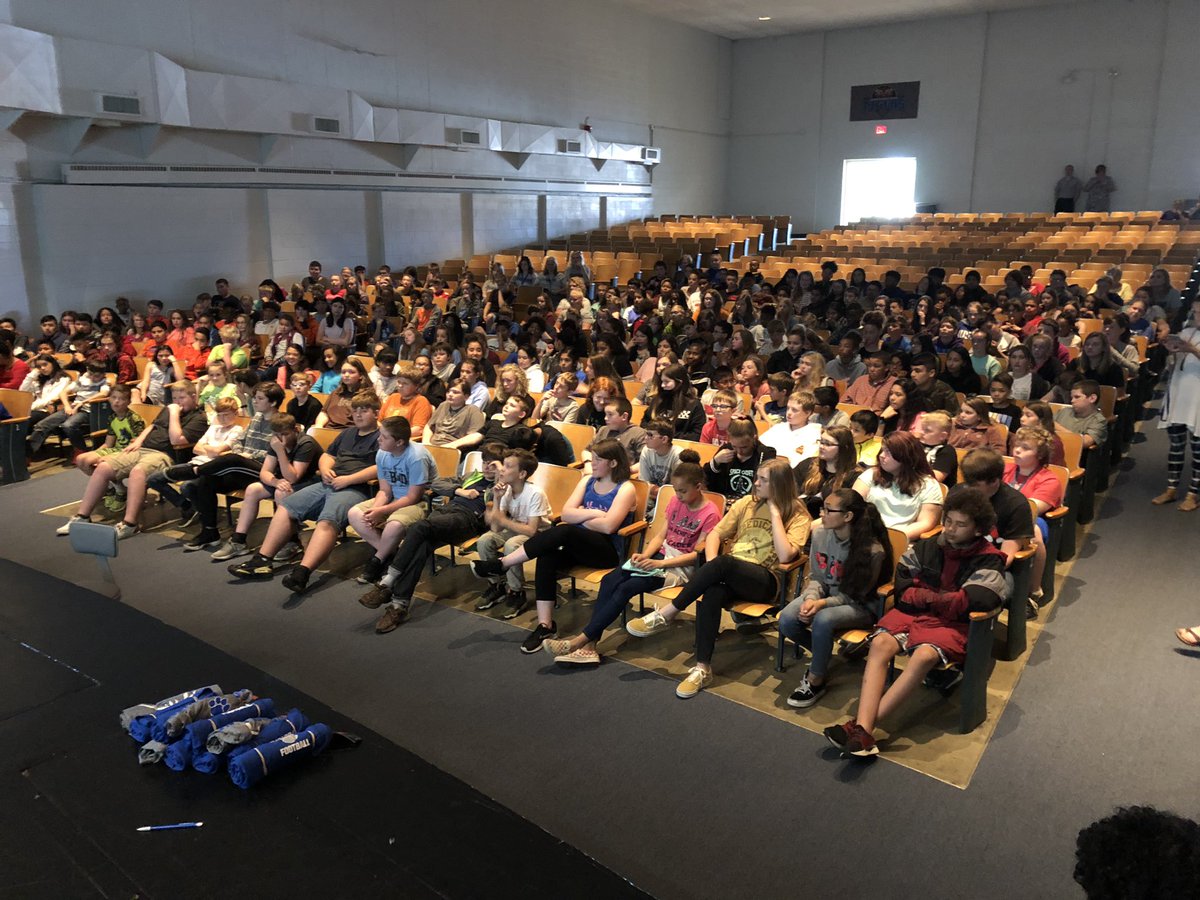 lms_tigers's tweet photo. @westhillstigers 6th graders visited @lms_tigers for a tour to get ready for next year. S/O to LMS student council &amp; Beta Club students for doing such a great job helping. https://t.co/uFU7KbtJWU