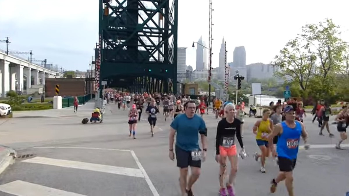 ShareTheRiver's tweet photo. Looking for a fun place to spectate and cheer  @clevemarathon runners? We'll be where Columbus Road crosses the #CuyahogaRiver, so join us from 7:25-9:30 am when 15,000 runners will pass by us! Bring your pals &amp; noisemakers! #cowbell #CLEMarathon 
 https://t.co/X3PVhC6bE6 https://t.co/x3eThweCrB