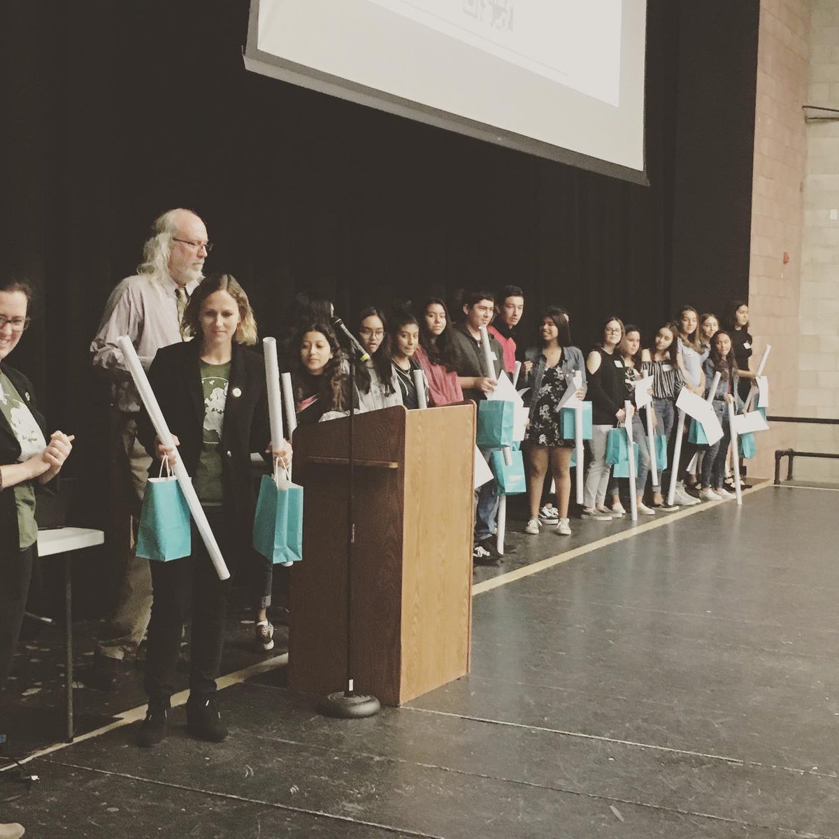 kellyleon912's tweet photo. Today about 400 #SUHSD Ss took part in a 1/2 day of learning about local and global issues important to the South Bay.  It was a great day!  Ty to our sponsors @SenorMangos @CalGlobalEd @calgeography @SDSUGeography https://t.co/sz810sgLXg