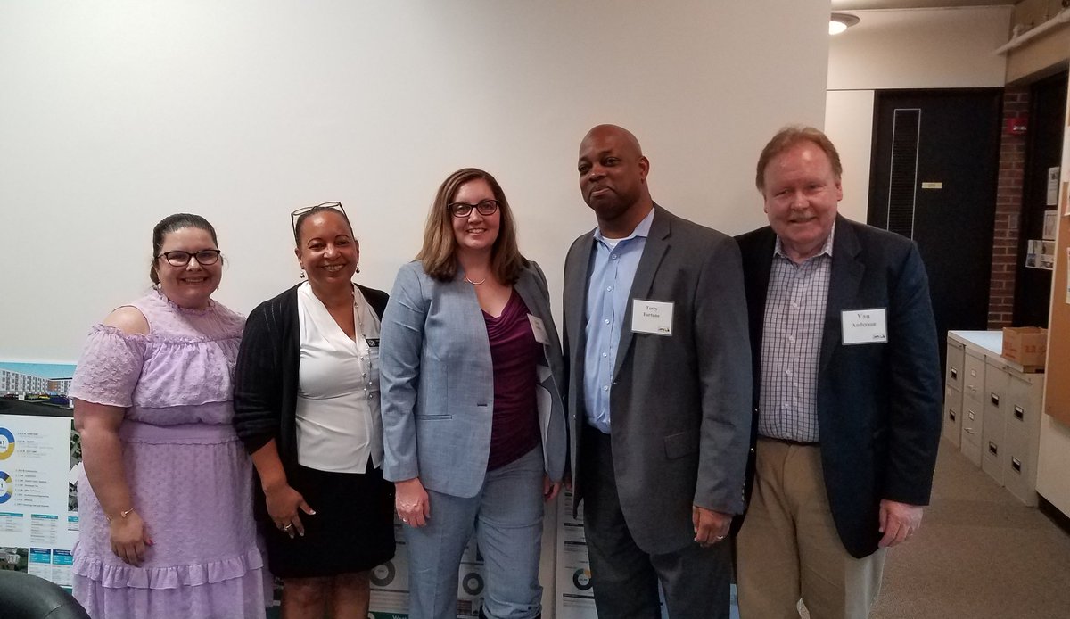 Congratulations to Carrie Thomas for winning the Colvin Capstone Competition! Congratulations to all of our MRED graduates! Great job!
@UMD_MAPPD