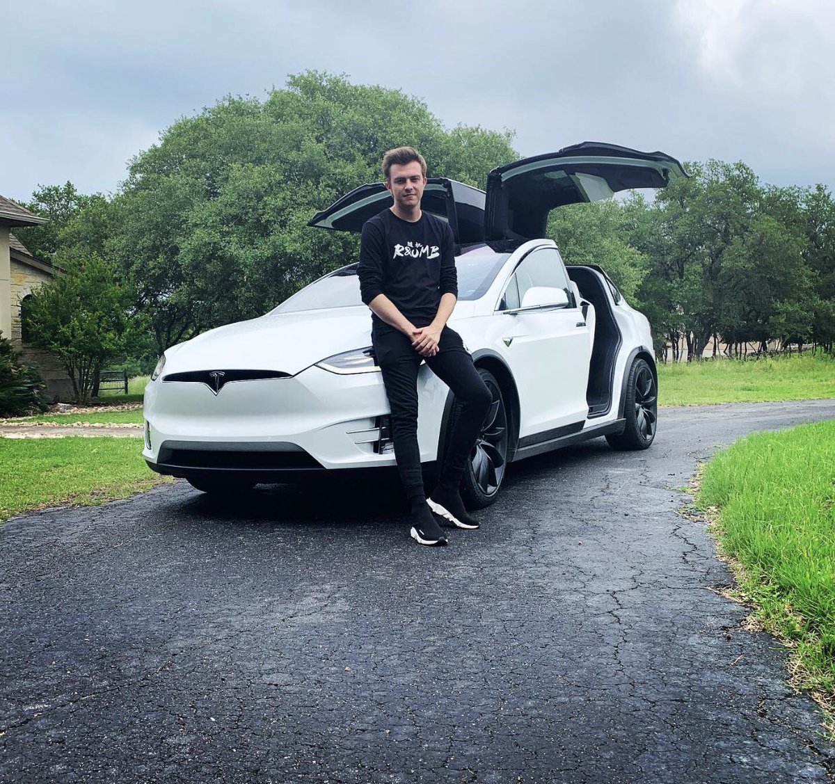 Randumb's tweet photo. 1 dream car down... thank you all for making my life more interesting than it should lol... 
Don’t be dumb use code dumb 😘 https://t.co/d4k7tr1M0Q