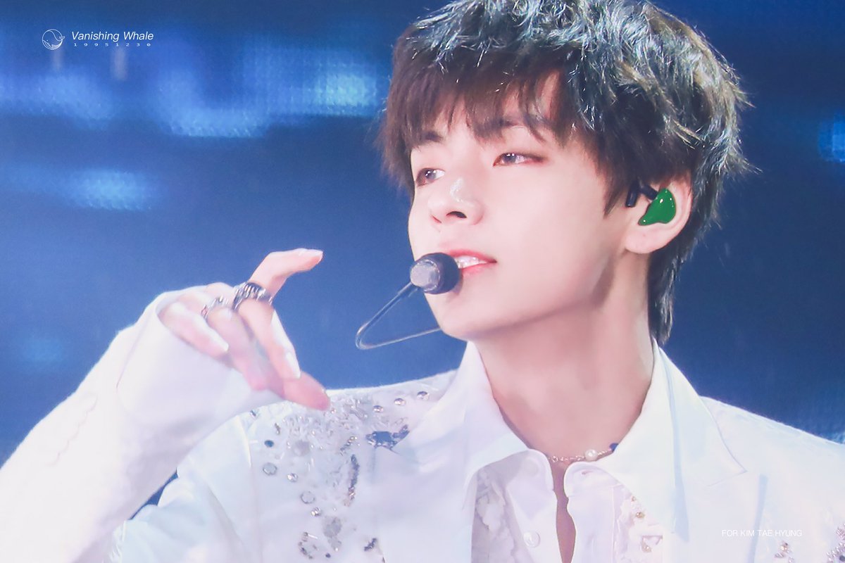 VanishingWhale's tweet photo. 190518 SYS in New Jersey
#방탄소년단뷔 #방탄소년단 #뷔 #김태형 #taehyung #BTSV #BTS
@BTS_twt 

한잔해볼까?😋 https://t.co/yD9Uk9UiPS