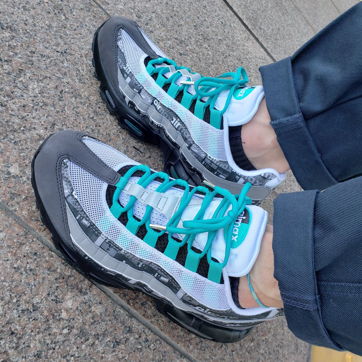nic0540's tweet photo. シューレース変えたらめちゃくちゃええやーん👟✨
#airmax95
#atmos
#clearjade
#welovenike
#kixsix https://t.co/Aj5t0xRYkI