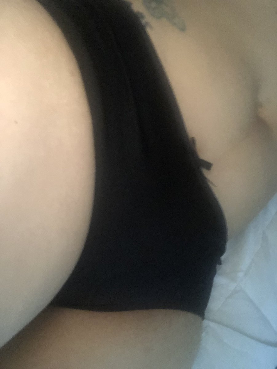 kalispanties's tweet photo. FLASH SALE! 2 hours only! 40$ per pair, TONIGHT ONLY. 3 day shipping, plus 6 xxx pics &amp; 2 vids of me playing in the panty of your choice all included free! DM for info :) https://t.co/UFBnUXO6fa