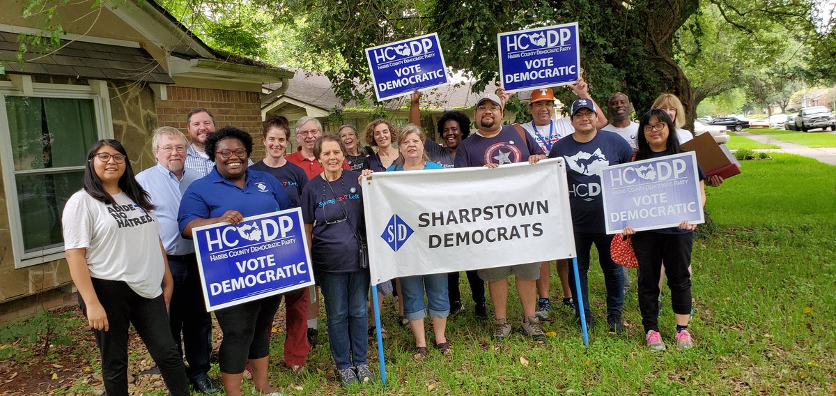 swingtxleft's tweet photo. @swingleft @sharpstowndems @harrisdemocrats powerful team of block walkers came out today to knock doors and thank voters for voting last November. #blockwalkingRU??? #flipthisstate https://t.co/z1mhjcF48Z