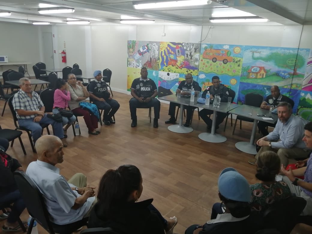 policiadepanama's tweet photo. En el marco del programa #SECOPA, se realizó una reunión sobre temas de seguridad y prevención entre el equipo técnico de la Policía Nacional integrado por la #UPC de Curundu, Samaria, El Chorrillo, líderes comunitarios y Consultores Internacionales en Seguridad Pública. https://t.co/P6fjf11HkU
