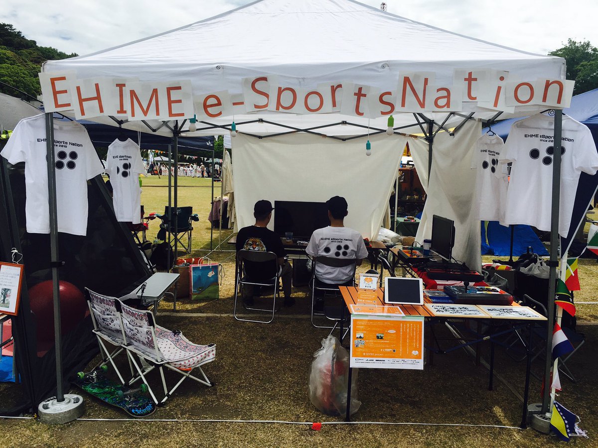 EHIME_eSports's tweet photo. こんにちはペニーポ飯岡です。
本日はライブアースにて鉄拳ブース
を出店しております！

野外フェスでの出店で
一般の方にもe-Sportsの
面白さ、楽しさを感じていただけたらと思います！

これからもe-Sportsに携わる者として
頑張って行きます！

皆様よろしくお願いします🙇 https://t.co/uNDzFG3vTs