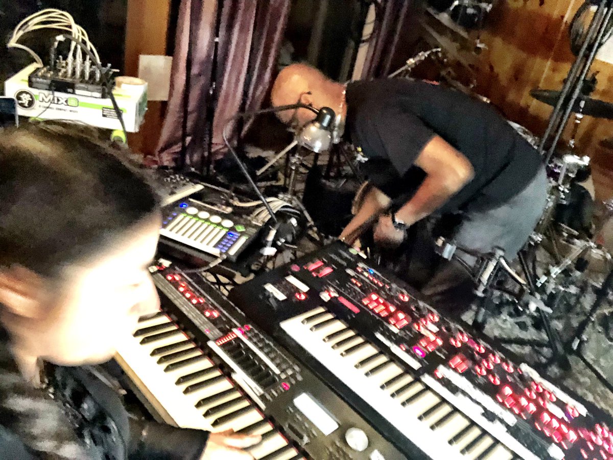 RachelZmusic's tweet photo. Final overdub session #Is2thefuture ⁦@OZMOSYSBand⁩ ⁦@keithmcmillen⁩ ⁦@PearlDrumCorp⁩ The #Kmix coming through for us! ⁦@RolandSpotlight⁩ https://t.co/59wUh6dDpd
