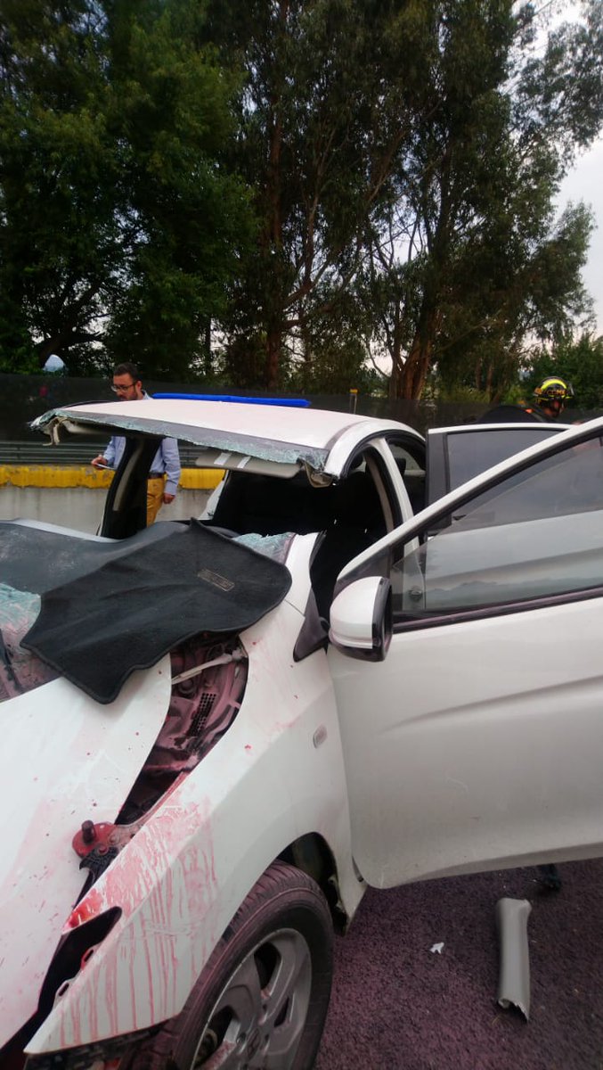 CI_CDMX's tweet photo. #Fuerte #Percance #Automovilístico a la altura #Km33 #Carretera #México_Cuernavaca que dejó como resultado #Volcadura 3 lesionados y 1 tuvo que ser rescatado con equipo especial por @BomberosDFNoOf @Vulcano_Oficial y @CruzRojaCuernav al quedar prensado.
@ciemergencias https://t.co/d4hmJiJQeJ