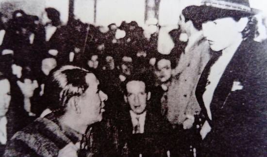 Rosita Rojas fue la primera mujer abogada. Entró a <a href="/UExternado/">U.Externado</a> en 1937 en un curso de 300 hombres. En su primer juicio dijo “Que mi primera palabra sea una voz de aliento a las mujeres colombianas, a quienes se abren hoy las puertas del foro” cineyliteratura.com/resenas-opinio…