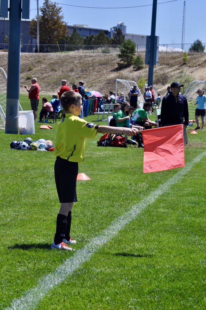 jlo5150's tweet image. First game as a patched official, AR duty #soccer #gettingpaid #fieldgeneral .@djdhear #condog24