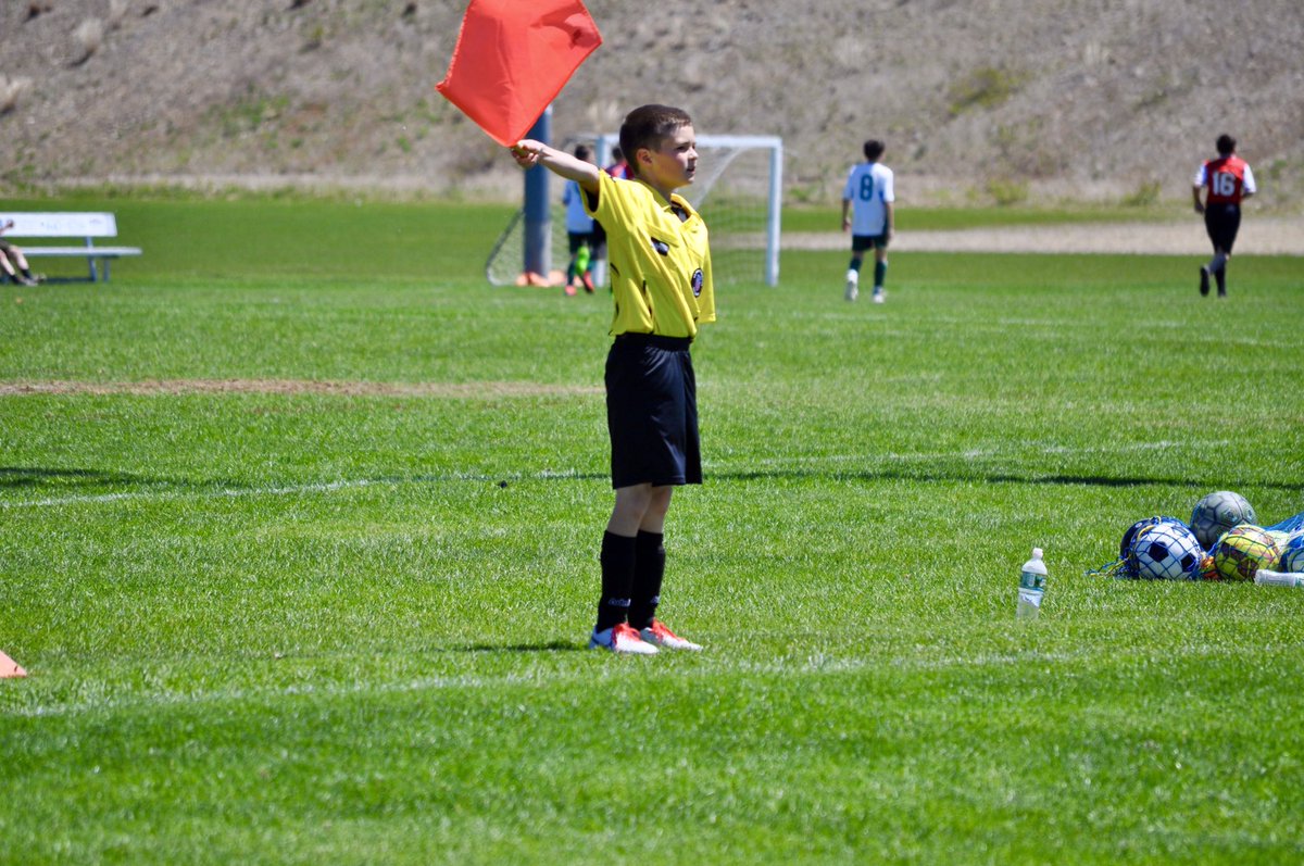 jlo5150's tweet image. First game as a patched official, AR duty #soccer #gettingpaid #fieldgeneral .@djdhear #condog24