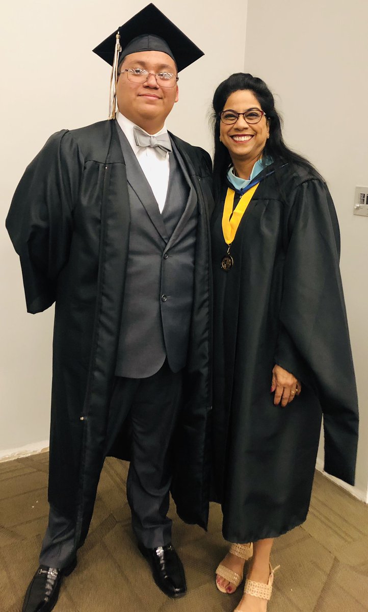 SuchetaThomas's tweet photo. #Classof2019 #Vipers #VerradoHighSchool https://t.co/bTvyE3rpML