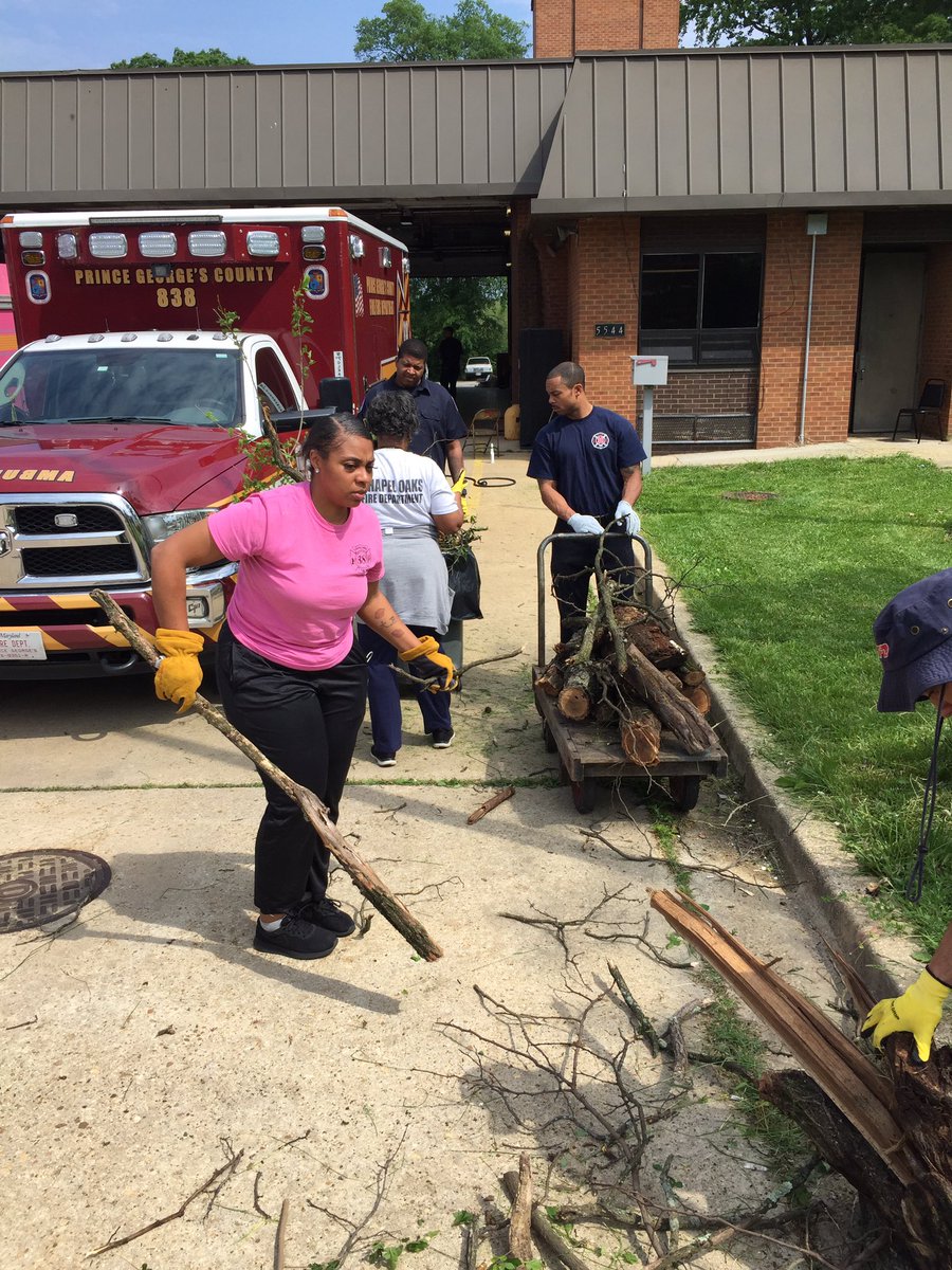 ChiefJLB's tweet image. Chapel Oaks members complete station clean up. Thanks to everyone who made time to assist today! 👍🏾