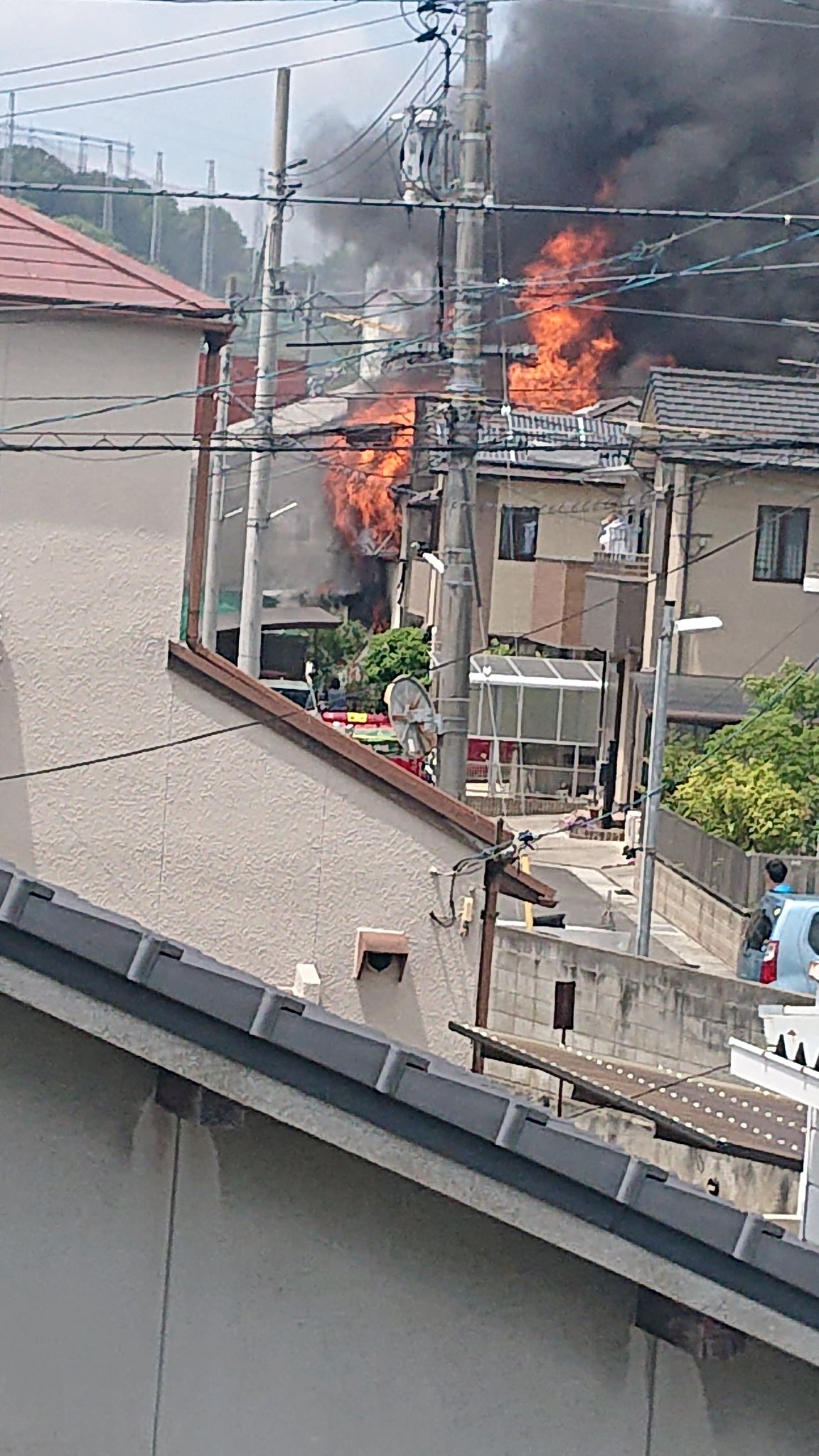 画像 家の窓から見える距離で火事でござる消防車でうるさいでござる https//t.co/1vPbbqwmlC。 まとめダネ！