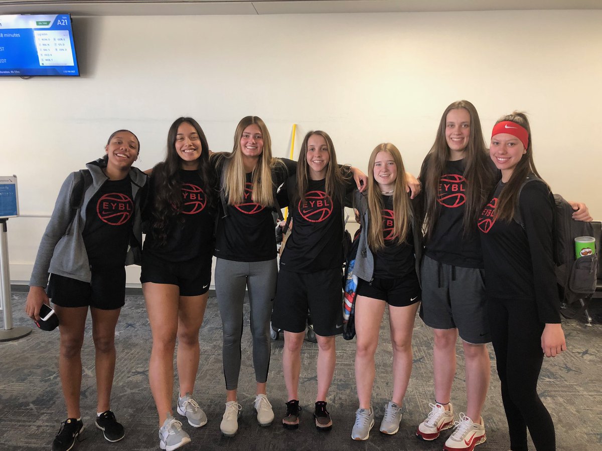 Utah_Premier's tweet photo. These UT Nike EYBL Girls we ballin’ today out in the Desert Invite. 4-0 on the day. #desertinvitational #road2chi #nikegirlsEYBL https://t.co/RF0bWGhsTj