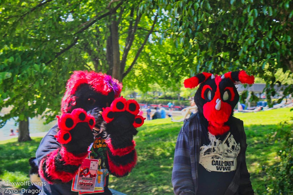 KittyBeale's tweet photo. Went to #vancaf with #maxwolfevents Had a hecka good time, and it was a hecka good day! No rain!!! https://t.co/GRt8pzYQ71