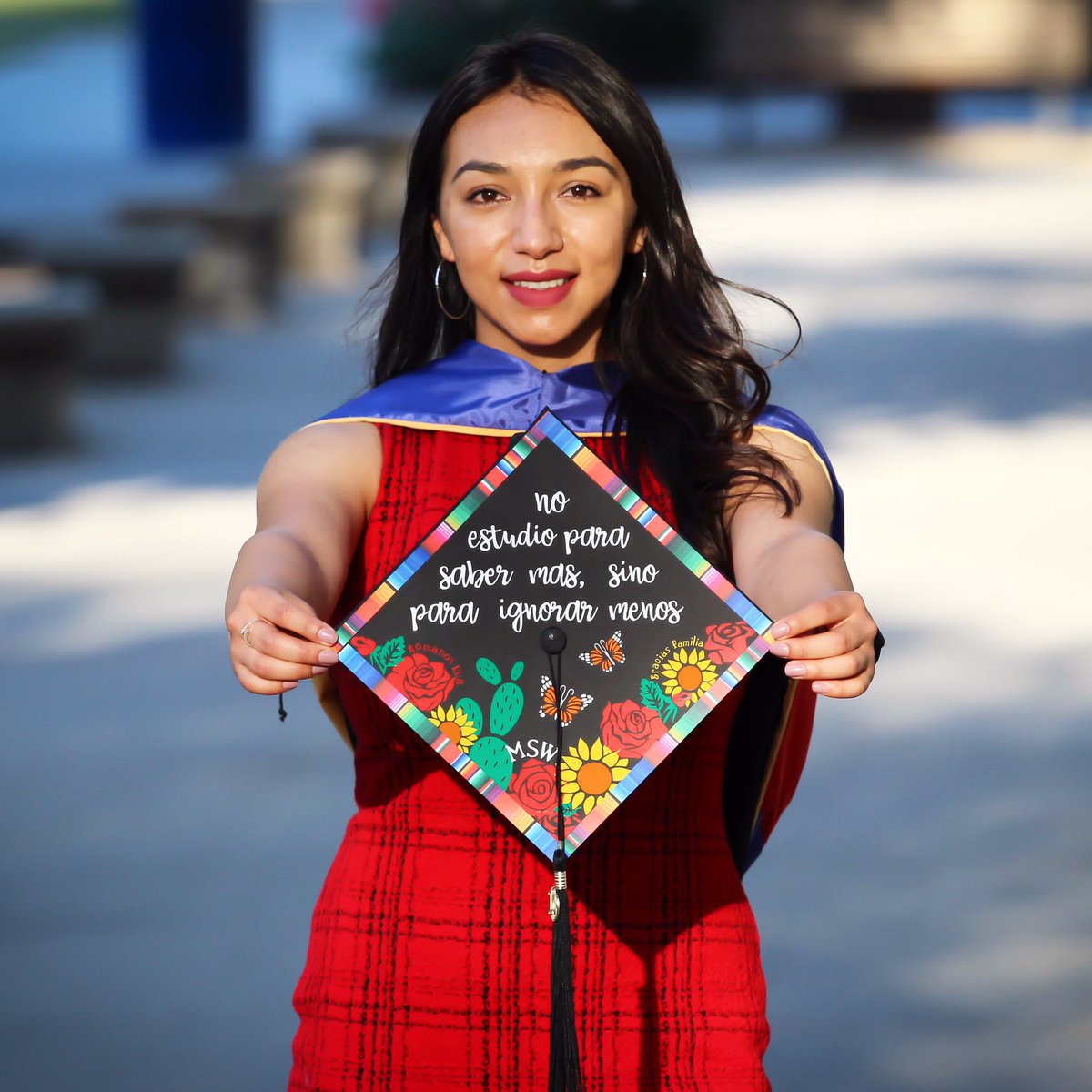 CrystalAdalina6's tweet photo. Less than 10% of Americans have a Master’s degree. Latinx account for less than half of that 10%. Today I helped contribute to that statistic. Mi gente, do not allow the odds to rule against you. Échenle ganas!#Latinxgrad #SiSePuede #DoItForTheCulture #MSW #MastersOfSocialWork https://t.co/Gjc0ebMJuU