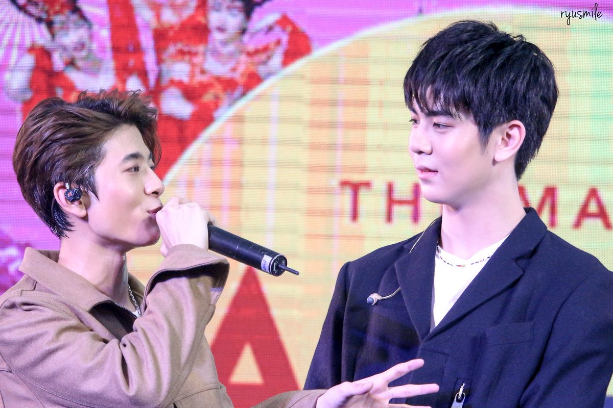 ryu__smile's tweet photo. สายตาวชิไม่ธรรมดา 😭

#ThemallAsianfestival2019 
#XXSIVK 
#ThirdLapat 
#Ryusmile
#RyuVachirawich
 @PorscheSivakorn @third_n @ryuvachirawich https://t.co/cfxqCzax8g