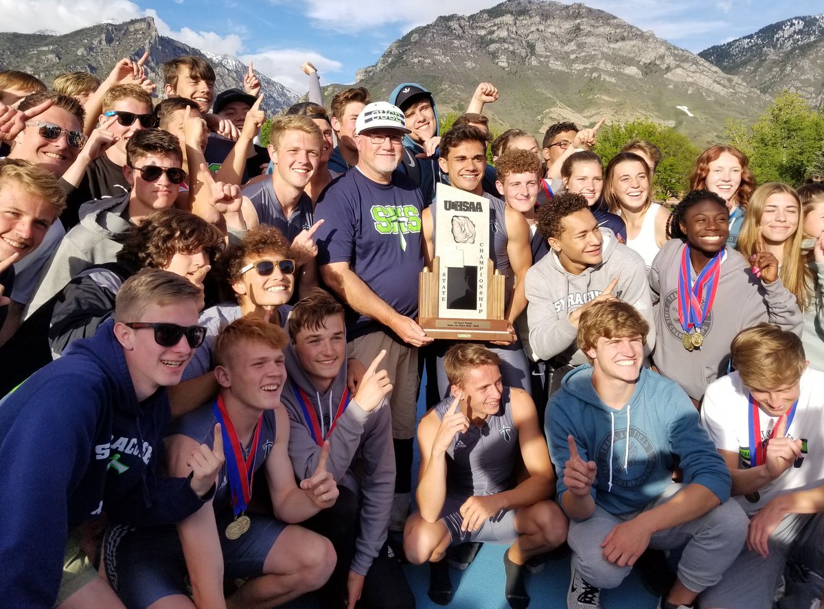 patrickcarr_'s tweet photo. Cuse with the trophy https://t.co/CNbXGwDt1z