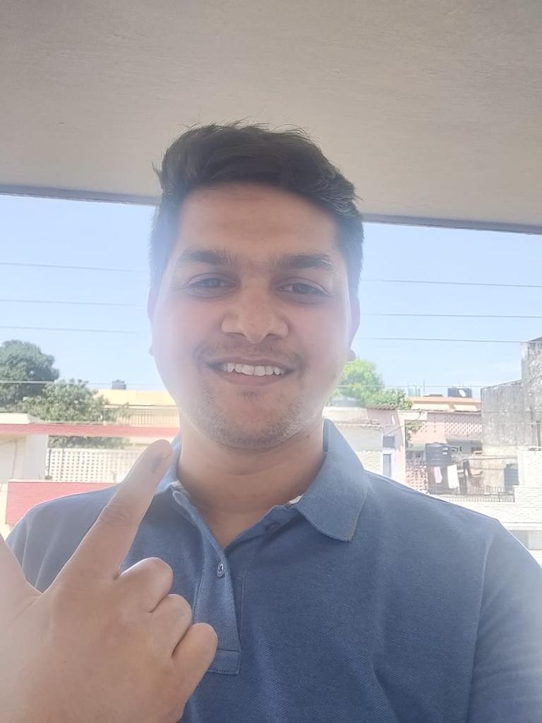 anuj_chandak's tweet photo. #GotInked  #DeshKaMahaTyohar #LokSabhaElections2019 https://t.co/AIkxrk3KCM