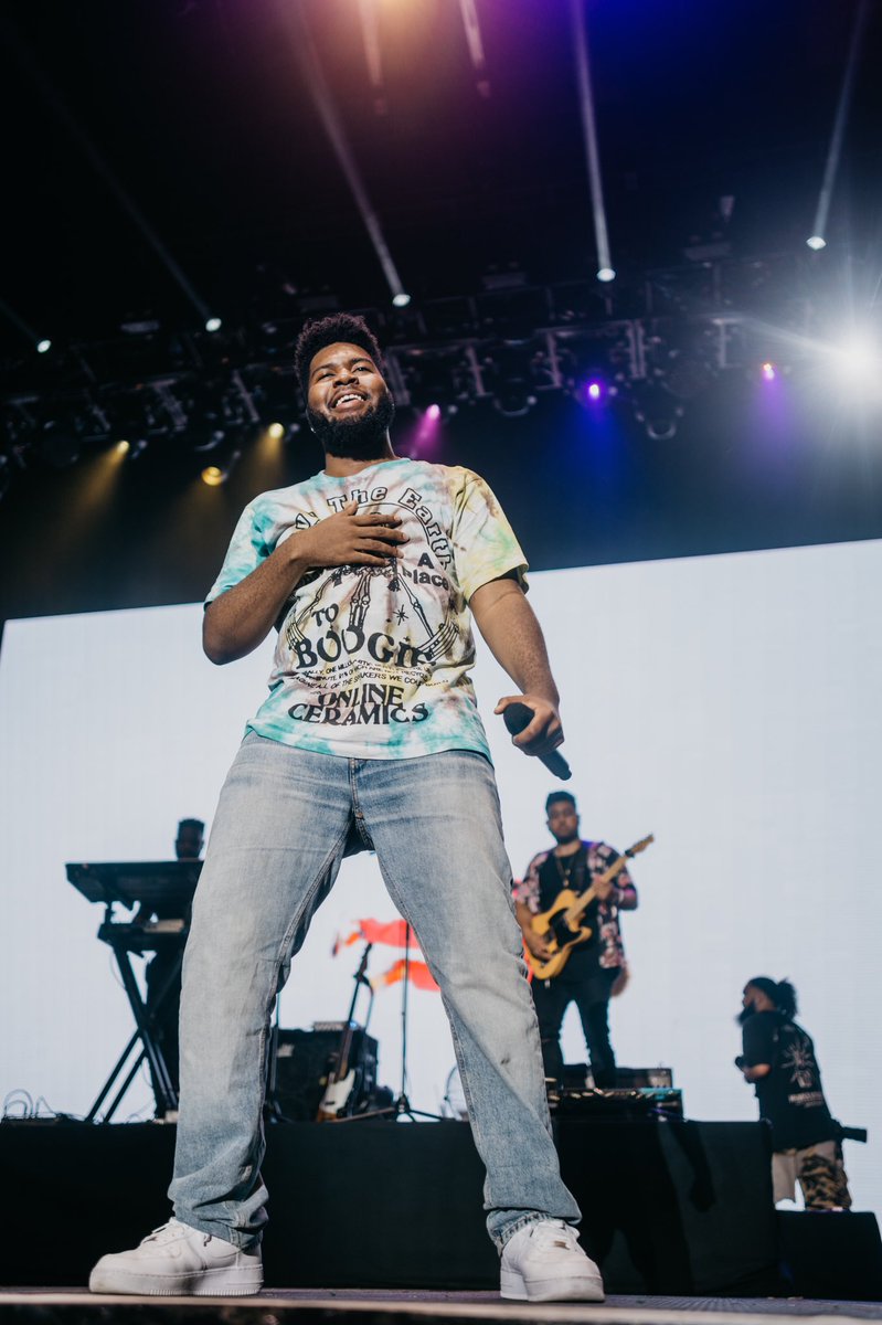 Hangoutfest's tweet photo. Now that’s a Saturday night @thegreatkhalid https://t.co/DsQxmAxeQY