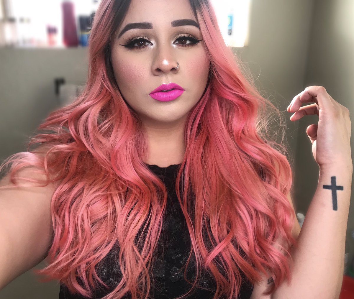 abygurl's tweet photo. Your girls feeling herself again with the colorful hair 😍 #coralhair #hair #vibes #mua #makeup #feelinglikeme #obsessed #yaaass #makeupbyme https://t.co/C2WslbJ83q