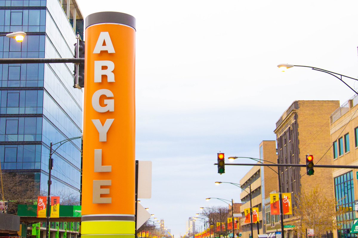 classicsynergy's tweet photo. Views from Uptown
#uptownchi #uptownchicago #riviera #chicagohoods #chihoods #aragontheatre #chicagotheatre #classicsigns #asiaonargyle #uptownargyle #chicagohistory #Nostalgic https://t.co/juUqNGi2Cq