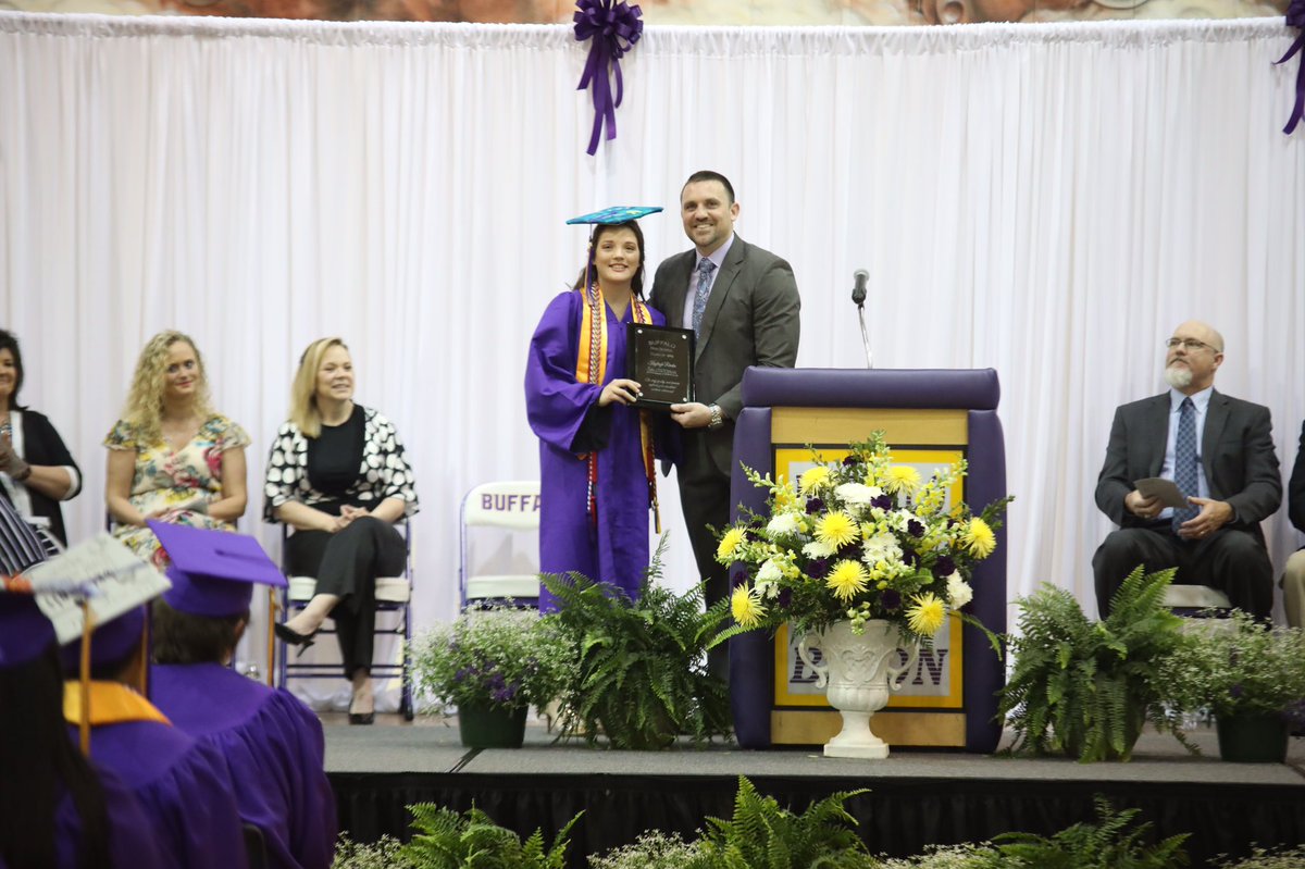 OwlFamily82's tweet photo. Graduation 2019 #BackTheBison https://t.co/3vJfYDPubM