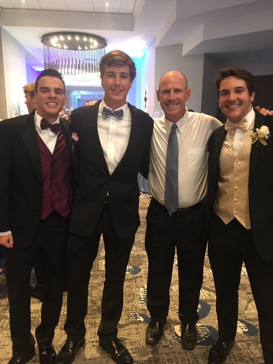 CoachValder's tweet photo. Got to see some of the boys tonight. They all looked sharp! Have fun! https://t.co/yWK0QcT6Y1