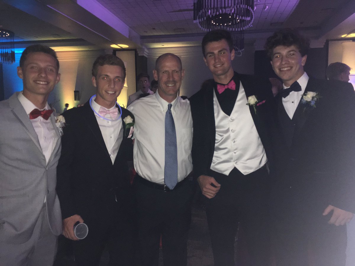 CoachValder's tweet photo. Got to see some of the boys tonight. They all looked sharp! Have fun! https://t.co/yWK0QcT6Y1