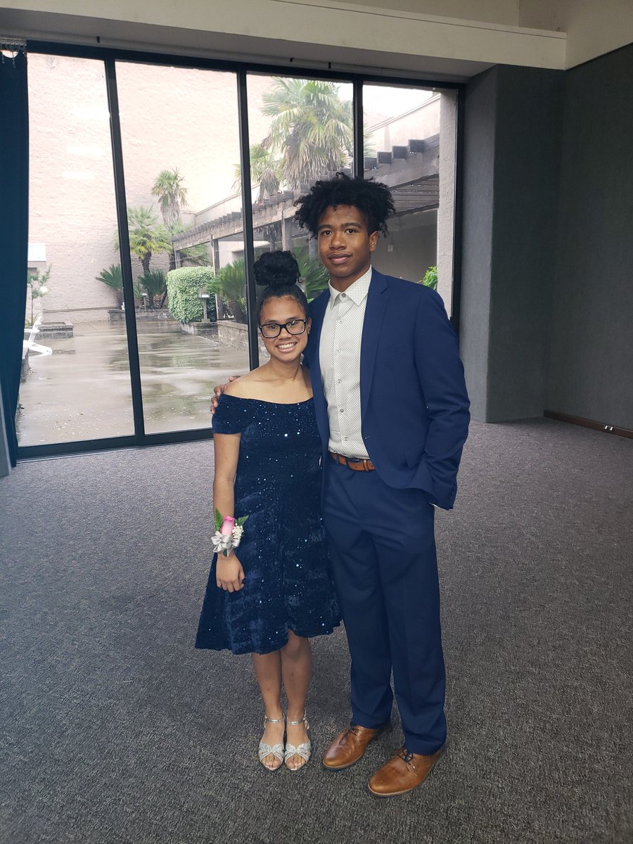 Evening of Dreams Sacramento with his sweet friend Makensi. Friends since Elementary school. So happy Alex was able to be her date for the evening.  
@EveningofDreams @FolsomBulldogFB #folsombulldogs #folsomfootball #champions