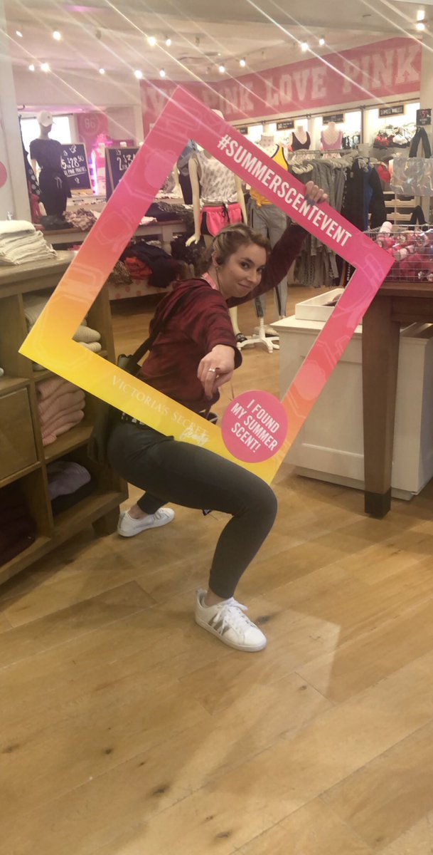 MeetTheFocklers's tweet photo. I hope y’all peeped the #SummerScentEvent today. Cheers from your favorite PINK manager 💕🎀 @VSEmployees https://t.co/WR076Uf9na