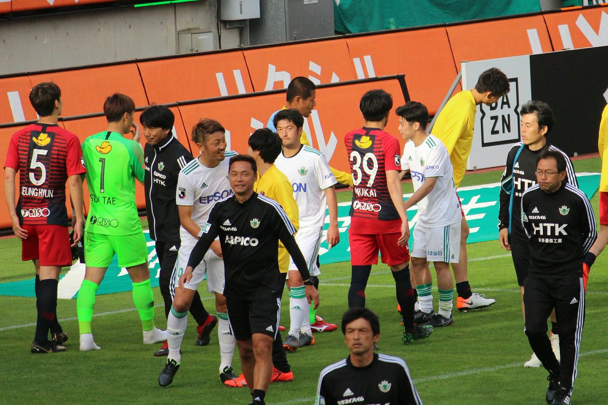 Yuano 仲直りの握手 3年前 練習で色々ありましたね 充孝の笑顔を見られて安心 W ソガさんには腰低いねw 安部ちゃんと絡みあるんだね 1年被ってた ヒロくん大好き聖真の笑顔 鹿島アントラーズ Antlers 松本山雅 杉本太郎 中村充孝 土居聖真