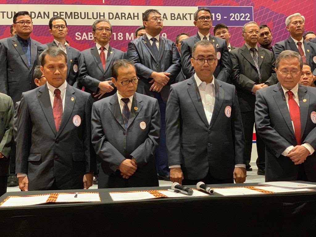 inaheartperki's tweet photo. Pelantikan Ketua dan pengurus PP PERKI periode 2019-2022 oleh Ketua terpilih PB IDI. dr. Isman Firdaus, SpJP(K) sebagai ketua PP PERKI, dr. Renan Sukmawan, PhD, SpJP(K) sebagai ketua Kolegium, dan Dr. dr. Anwar Santoso, SpJP(K) sebagai ketua dewan etik #inaheart @PBIDI https://t.co/dWFhK4FbAK