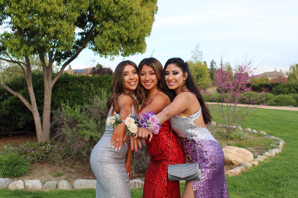 SNakrour's tweet photo. Happy birthday @bellamendezz 💗 love uuu https://t.co/JS4KH6Lv5A