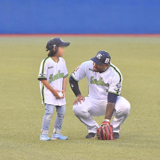 の る على تويتر 明治神宮球場 バレンティンのがたまらなくいい なにしゃべってたの Swallows 東京ヤクルトスワローズ バレンティンかわいい バレンティン キリトリセカイ ファインダー越しの私の世界 T Co Hnyhwnburr T Co